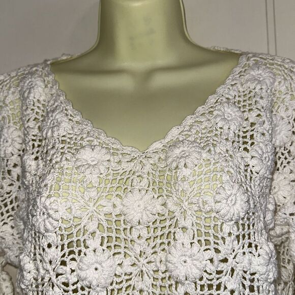 White floral open crochet V neck sweater with 3/4 sleeves - Picture 3 of 7
